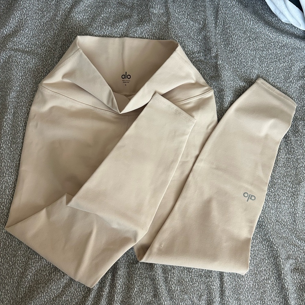 ALO Yoga Women's Beige airbrush 7/8